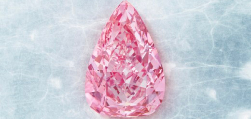 Největší růžový diamant ve tvaru slzy jde do aukce.
